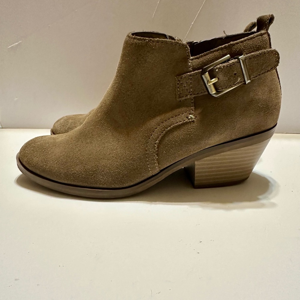 Sonoma Tan Suede Ankle Boots, size 8
